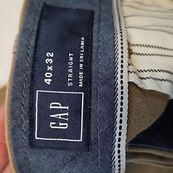Gap pants in Excellent (like new) condition men's Size 40x32 in dark beige - Picture 2 of 4
